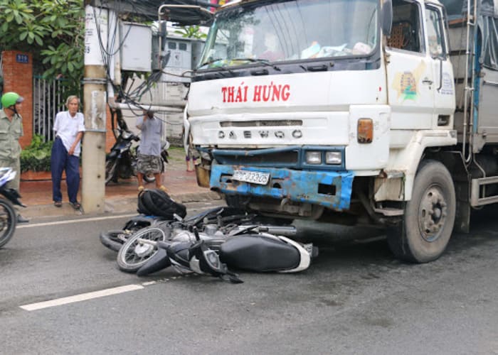 Một phần không nhỏ các vụ tai nạn gây nên bởi xe chở hàng quá tải