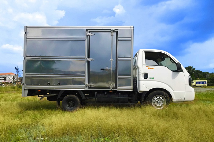 Xe tải là thiết bị chở hàng phổ biến tại nước ta